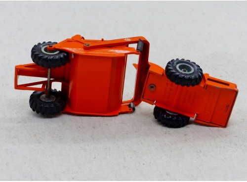 Matchbox King Size K-6 Scrapper Allis Chalmer Niveleuse dessous