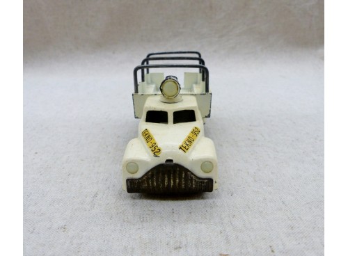 Tekno 952 Camion Dodge Ambulance croix rouge avant