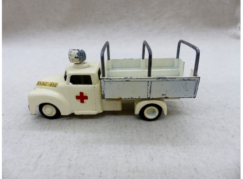 Tekno 952 Camion Dodge Ambulance croix rouge gauche