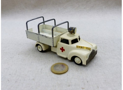 Tekno 952 Camion Dodge Ambulance croix rouge
