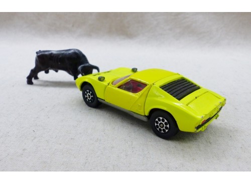 Corgi Toys 342 Lamborghini Miura et son Taureau ( fighting Bull) dos