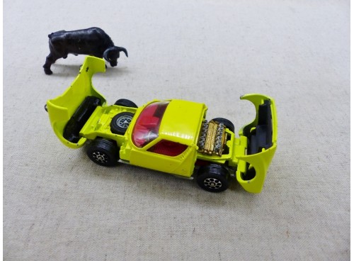 Corgi Toys 342 Lamborghini Miura et son Taureau ( fighting Bull) capot et coffre ouverts