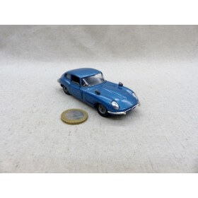 Corgi Toys 335 Jaguar E Coupé 2 + 2 bleu avant
