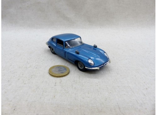 Corgi Toys 335 Jaguar E Coupé 2 + 2 bleu avant