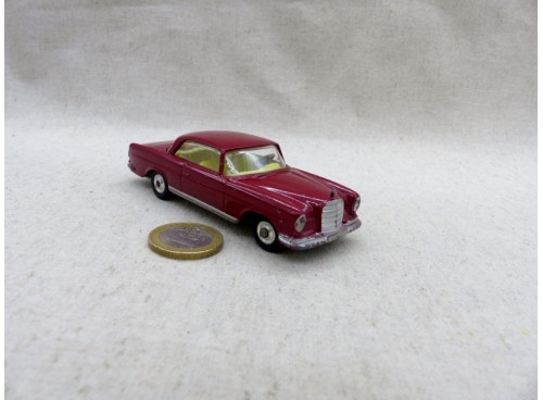 Corgi Toys 230 Mercedes-Benz 220 SE Coupé