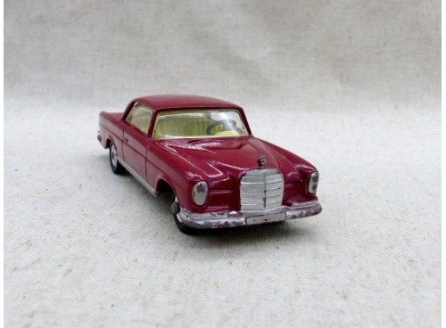 Corgi Toys 230 Mercedes-Benz 220 SE Coupé avant