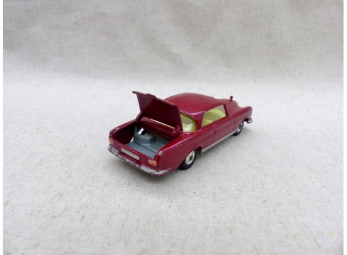 Corgi Toys 230 Mercedes-Benz 220 SE Coupé