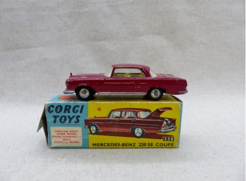 Corgi Toys 230 Mercedes-Benz 220 SE Coupé