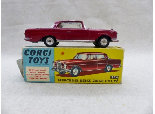 Corgi Toys 230 Mercedes-Benz 220 SE Coupé droit