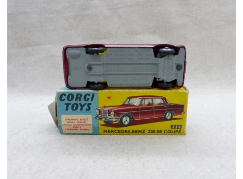 Corgi Toys 230 Mercedes-Benz 220 SE Coupé