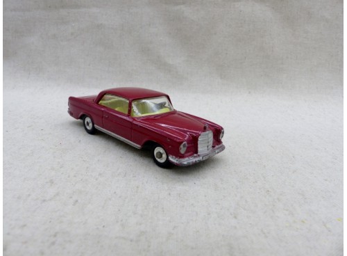 Corgi Toys 230 Mercedes-Benz 220 SE Coupé