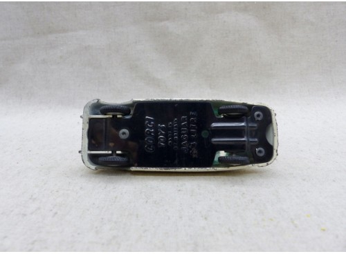 Corgi Toys 208 Jaguar Saloon 2,4 L. dessous