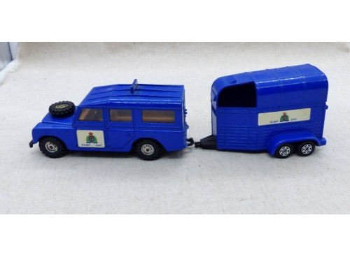 Corgi Toys Gift Set 45 Land Rover Mounted Police and trailer / Fabraique au cours des années 80 avec Van Chevaux