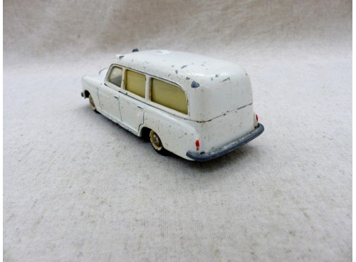 Tekno 731/32 Mercedes 220s Ambulance 1/43°