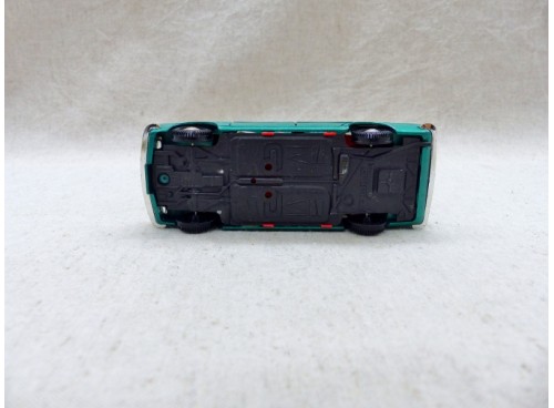 Marklin 1821 Audi 100 LS verte dessous