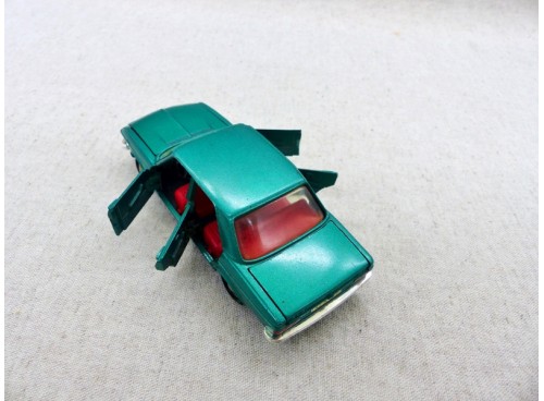 miniature auto Marklin 1821 Audi 100 LS verte ouvrants