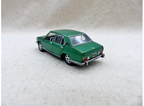 Mebetoys A76 Alfa Romeo Alfetta 1/43° dos