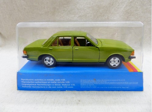 Hot Wheels 6733 Ford Granada NM en boite coté droit