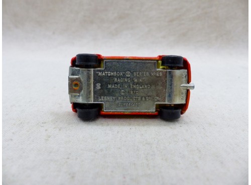 vue de dessous miniature Matchbox Superfast MB 29 Racing "Mini"