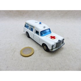 Matchbox Kingsize K-26 Mercedes Benz "Binz" Ambulance