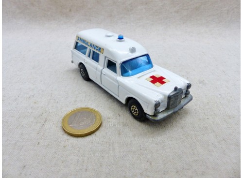 Matchbox Kingsize K-26 Mercedes Benz "Binz" Ambulance