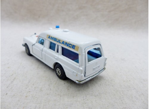 miniature Matchbox Kingsize K-26 Mercedes Benz "Binz" Ambulance arrière