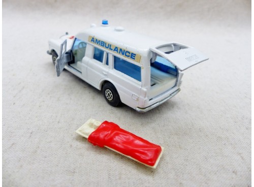 voiture Matchbox Kingsize K-26 Mercedes Benz "Binz" Ambulance avec détails