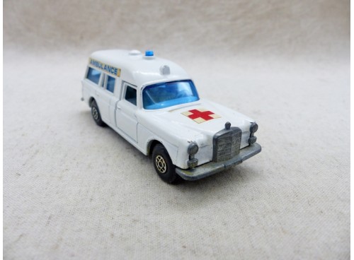 Matchbox Kingsize K-26 Mercedes Benz "Binz" Ambulance