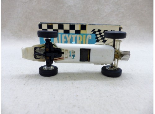 Scalextric C81 Formule Junior Cooper Blanche vue dessous