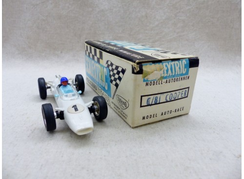 voiture de circuit Scalextric C81 Formule Junior Cooper Blanche