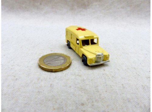 miniature Matchbox Lesney Series N° 14 Daimlet Ambulance