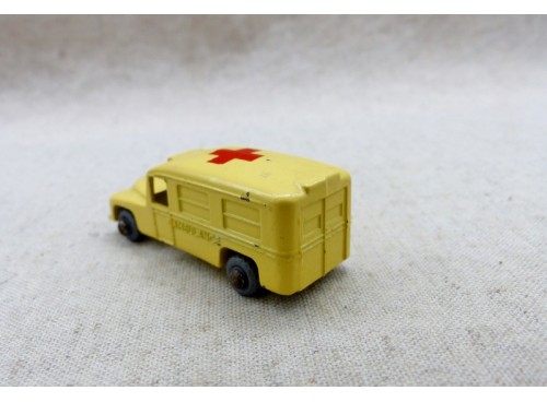 petite miniature Matchbox Lesney Series N° 14 Daimlet Ambulance vue arrière