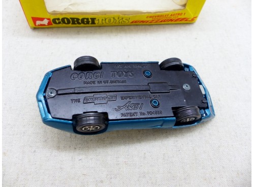 Corgi Toys 347 Whizzwheels Chevrolet Astro 1 vue de dessous