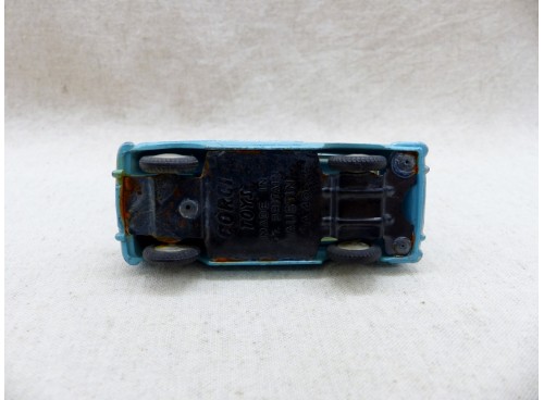 Corgi Toys 216 Austin A40 Saloon vue de dessous