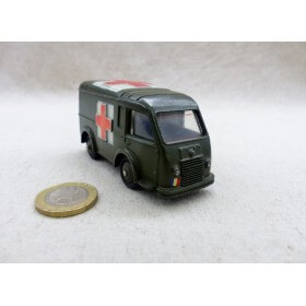 Dinky Toys 80 F " Meccano" Ambulance Militaire Renault  Carrier