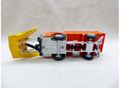 Dinky Toys 439 Ford D 800 Chasse Neige Snow Plug Rare ! vue de dessous