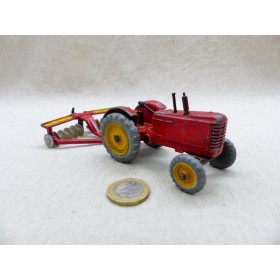 Dinky Toys 300 Tracteur Massey Harris et 322 Disc Harrow