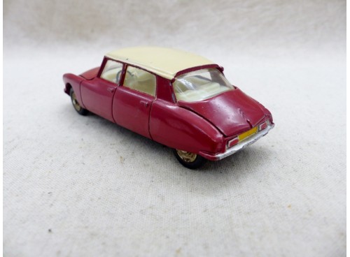 Dinky Toys 530 DS 19 vue arrière