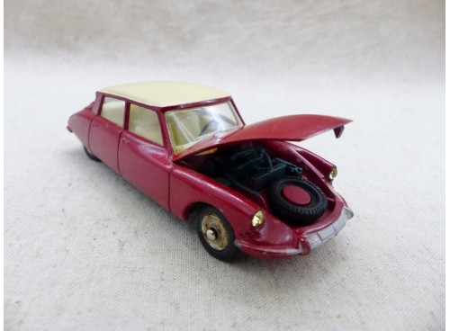 Dinky Toys 530 DS 19 capot ouvrant