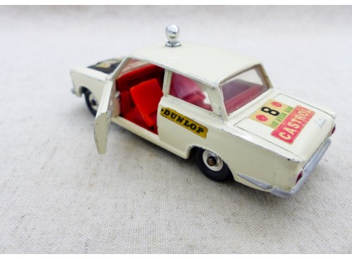 Dinky Toys 212 Ford Cortina Rallye East Africa Safari vue arrière