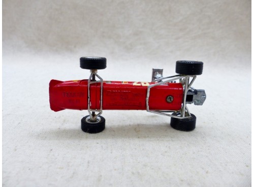Dinky Toys 1422 Ferrari F1 V12 vue dessous