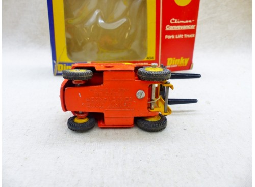 Dinky Toys 404 Chariot élevateur Climax Conveyancer vue de dessous