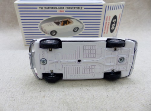 Dinky Toys Matchbox 00-5 VW Karmann-Ghia Convertible Book Model vue de dessous