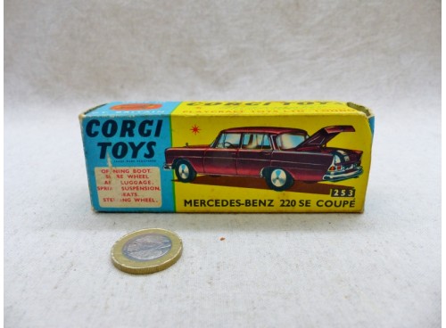 Corgi 253 Mercedes-Benz 220 SE Coupé