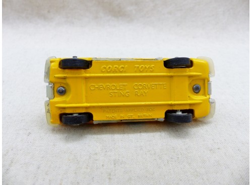 Corgi Toys 337 Chevrolet Customized Corvette Sting Ray vue de dessous