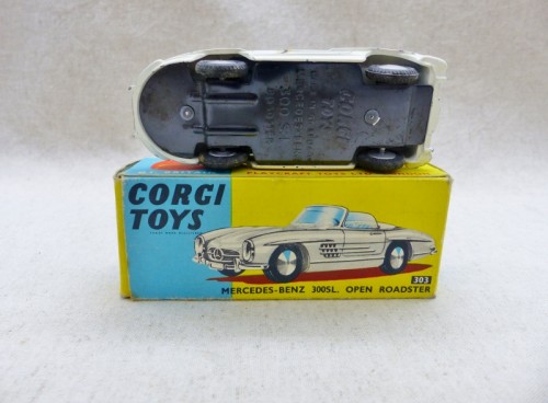 vue de dessous miniature Corgi Toys 303 Mercedes-Benz 300 Sl Roadster NM / Boite