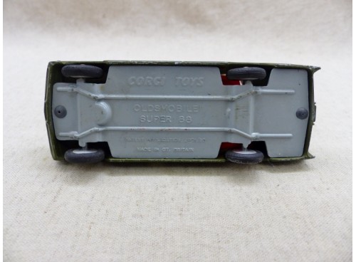 Corgi Toys 358 Oldsmobile Super 88 Version Militaire Army Staff Car dessous