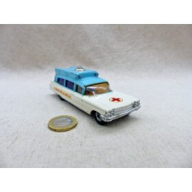 miniature auto Corgi Toys 437 Superior Ambulance on Cadillac Chassis