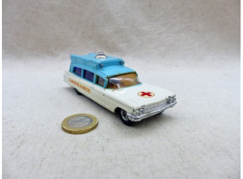 miniature auto Corgi Toys 437 Superior Ambulance on Cadillac Chassis