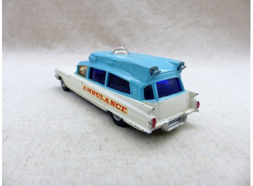 Corgi Toys 437 Superior Ambulance on Cadillac Chassis vue arrière